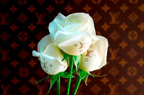 ルイ・ヴィトンのモノグラムが印刷された花「モノグラム・フラワー」は「プリ花」？ – sorarium